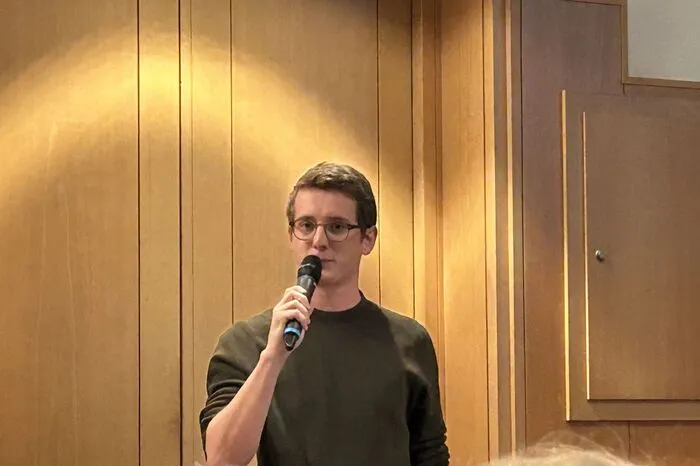 Jakob Rodlauer, der zwei Projekte via der Kultureinrichtung Woferlstall/und EIKE-Kulturforum in Bad Mitterndorf betreibt.
