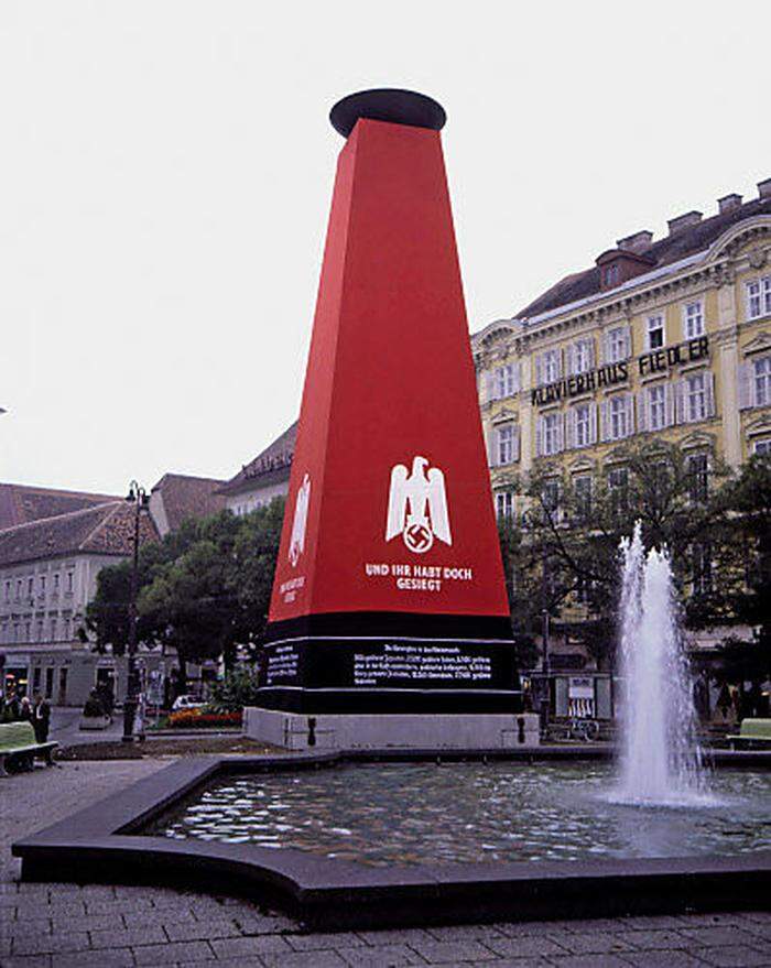 Umstritten und letztlich abgefackelt: Hans Haackes Skulptur "Und ihr habt doch gesiegt", 1988 in Graz