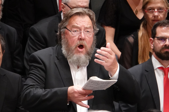 ...stimmgewaltig, die Stimme des Herrn: Kammersänger Robert Holl...