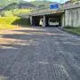 Eine Straße, auf der gearbeitet wird