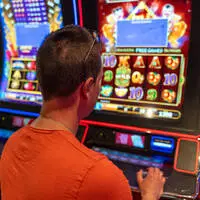 In Automaten-Casinos wird viel Geld verzockt 