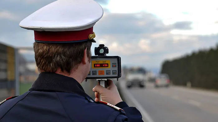 Auf der Südautobahn (A 2) in Klagenfurt war ein Steirer um mehr als 80 km/h zu schnell unterwegs (Symbolfoto)