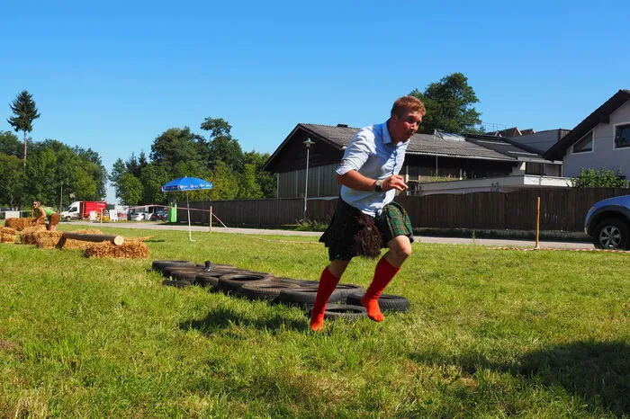 Bitte klicken Sie sich durch die Bilder. . .