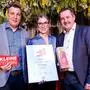 Thomas Marichhofer (rechts) mit Sponsorvertreterin Simone Kumhofer (AllergoSan) und Redakteur Christian Huemer 