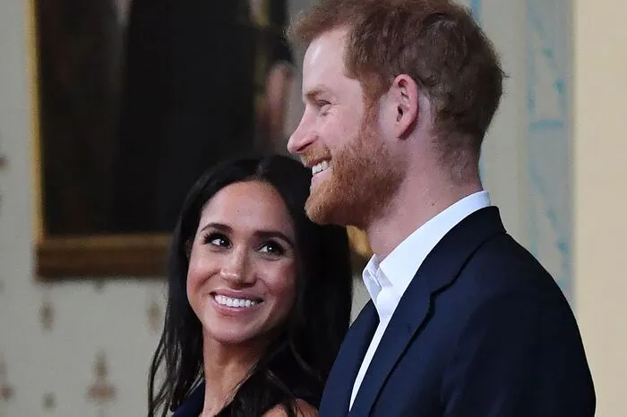 Prinz Harry und Meghan Markle sind schwerst verliebt und zeigen das in aller Öffentlichkeit.