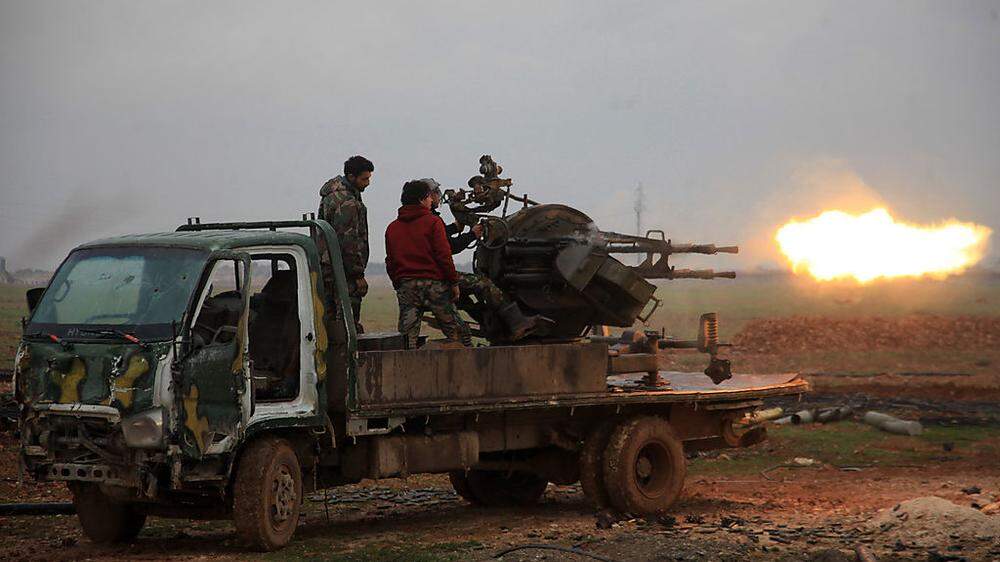 Syrische Regierungstruppen feuern auf IS-Stellungen