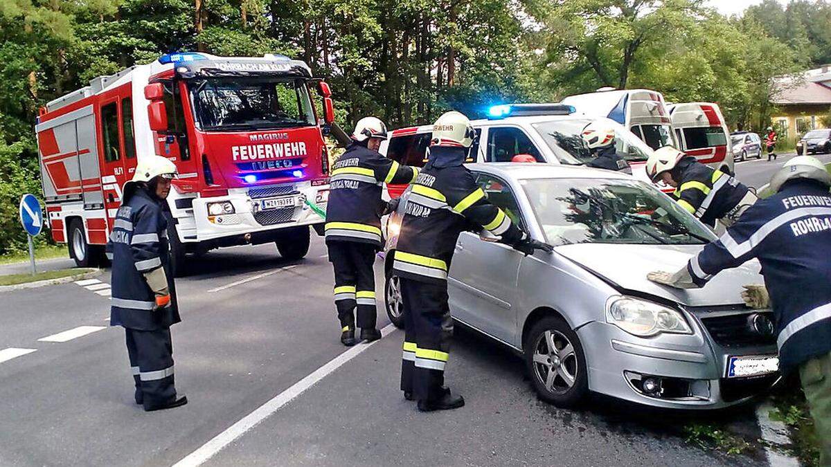 Rettung, Notarzt, Feuerwehr und Polizei waren bei Rohrbach im Einsatz