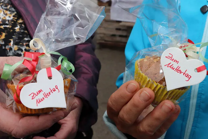 Jede Mutter erhielt ein Überraschungsgeschenk zum Muttertag!