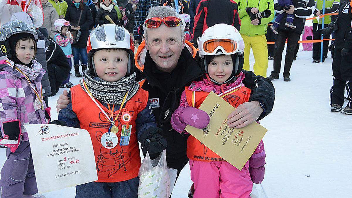 Lustig ging es beim Skikurs des SV Weißenstein im Ochsengarten zu. Mittendrin statt nur dabei waren Trainer Peter Sandrieser und  die kleinen Pistenflitzer