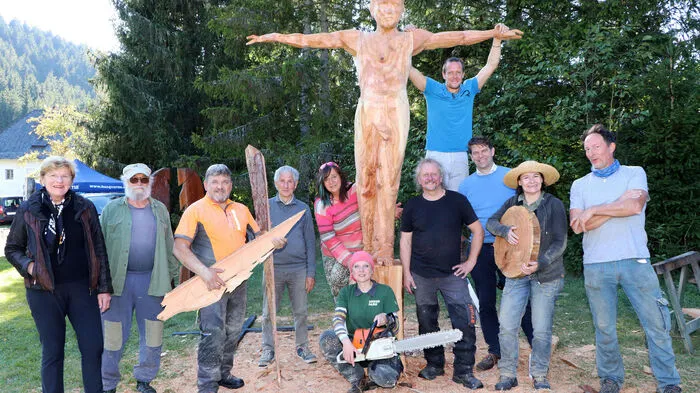 Am Foto von links: Elisabeth Sickl, Josef Koppandi, Rumänien, Igor Loskutow, Russland, Gino Taraboi, Italien, Lidia Rosinska, Polen, Arianna Gasperina, Italien, Andres Klimbacher, Kärnten, Gianluigi Zeni, Italien, Heinrich Sickl, Bertha Shortiss, Schweiz, Toni Venzo, Italien.