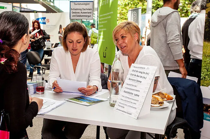 50 Betriebe und rund 600 Arbeitssuchende stellten sich vor.