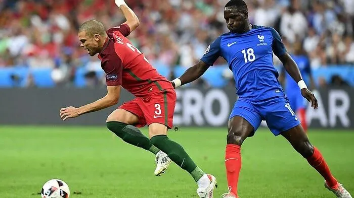 Sind Pepe und Sissoko (rechts) bald Teamkollegen