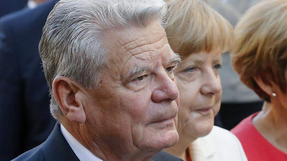 Der deutsche Bundespräsident Joachim Gauck mit Kanzlerin Merkel bei der Feier zu "25 Jahre Einheit"