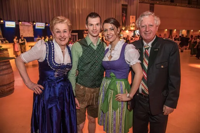 .. den sich Tausende Trachten-Begeisterte nicht entgehen lassen wollten.