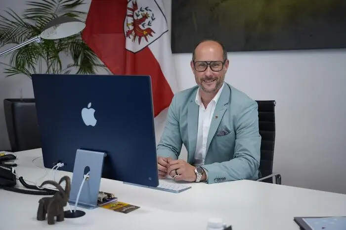 Wirtschaftslandesrat Mario Gerber: „Wir wollen dazu beitragen, dass altes Handwerk erhalten bleibt und die Betriebe eine wirtschaftliche Zukunftsperspektive haben.“