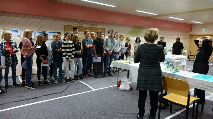Um 9.30 Uhr begann für die 4. Klasse des BG/BRG Leibnitz die Arbeit mit den Künstlern