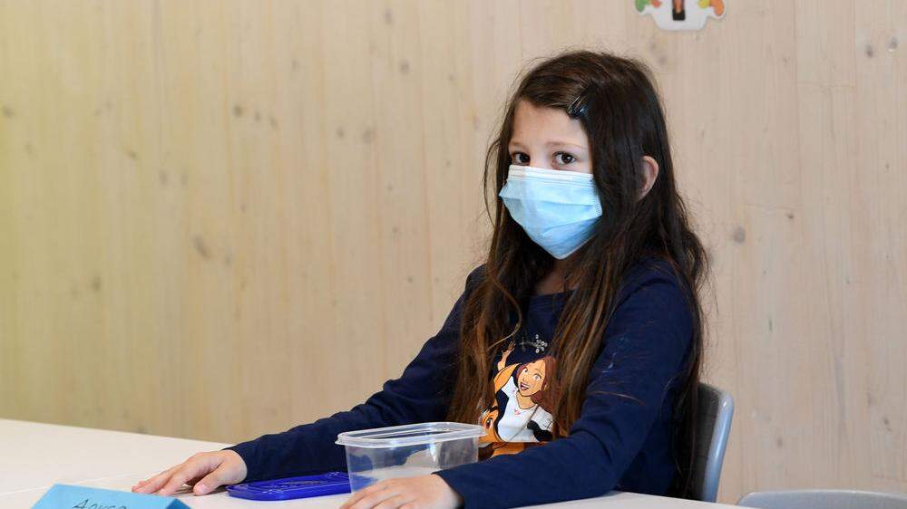 Die Virologin zeigt sich erfreut, dass die Kinder in Österreich ab Mittwoch keine Masken mehr tragen müssen.