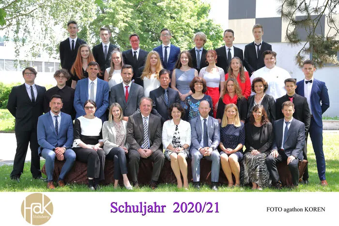 5A (HAK Voitsberg): Angelika Grinschgl, Tatjana Steininger, Alice Meixner, Erna Maros, Viktoria Lind, Jaqueline Wenig, Beatrice Rieger, Celina Lackner, Julia Glas, Lara Glaser, Lara Jud, Jessica Stering, Sandrine Prexl, Christoph Kager, Markus Rossmann, Niklas Prettenthaler, David Seidler, Maximilian Amschl