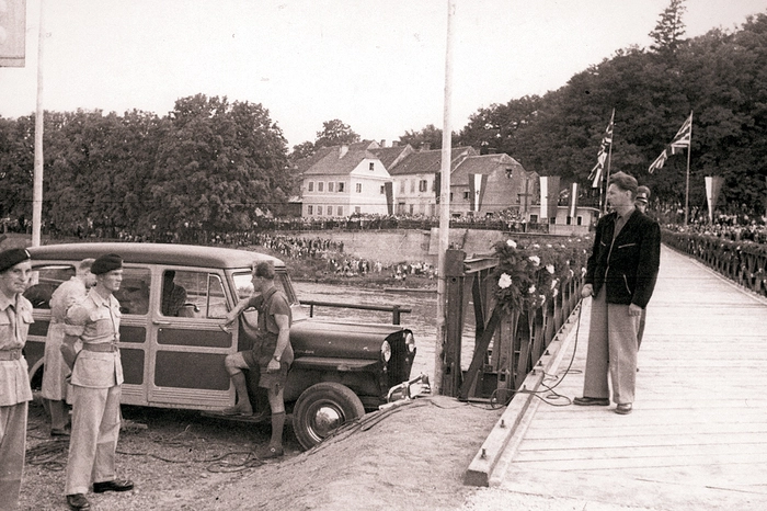 Bad Radkersburg: Eröffnung der Behelfsbrücke über die Mur zwischen Radkersburg und Gornja Radgona in Anwesenheit britischer Besatzungssoldaten, 6. September 1952