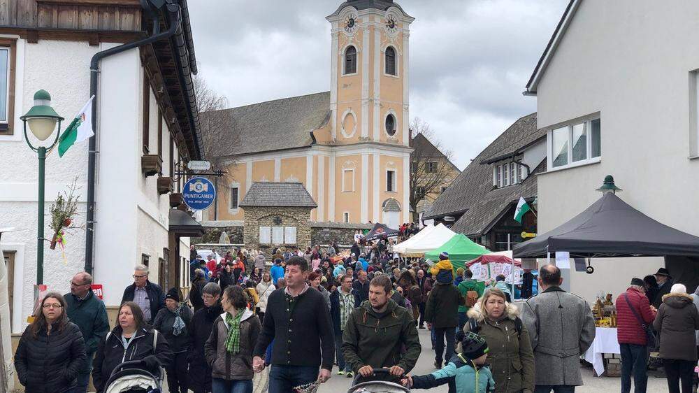 Rund 5000 Besucherinnen und Besucher waren beim Osterhasenkirtag in Fischbach mit dabei