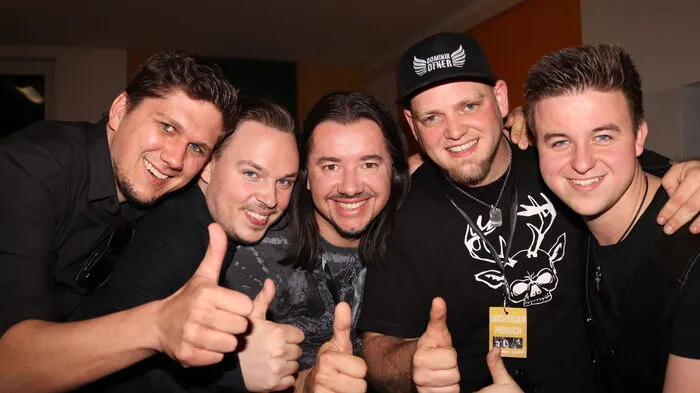 Unter dem Titel „Hamspü18“ feierte der weststeirische Sänger und Songwriter Dominik Ofner gemeinsam mit seiner Band „Heavy Schlager“ in der Mehrzweckhalle der Volksschule Ligist das fünfjährige Bühnenjubiläum.