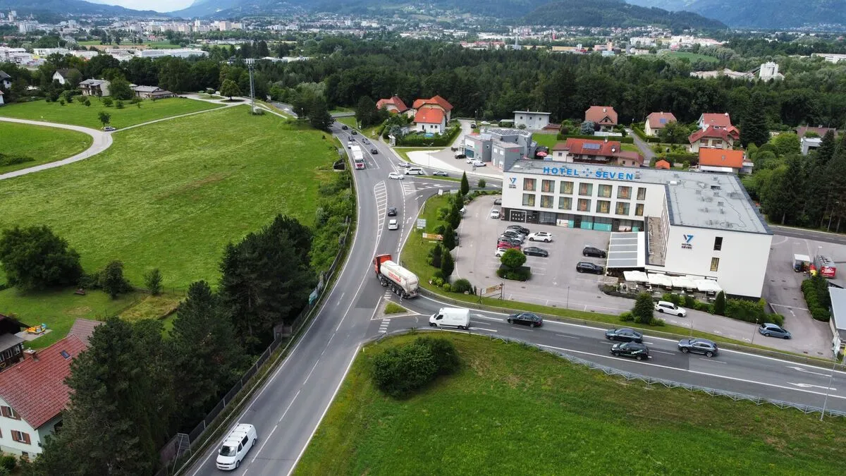 Die Autobahnabfahrt Faaker See/Maria Gailer Straße steht im Zentrum der Verkehrsplanungen. Die Länge der Abbiegespur wird verdoppelt	 