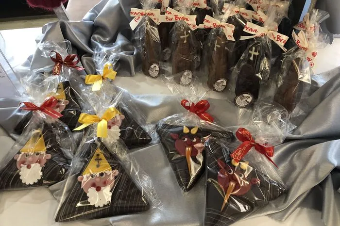 Im umgebauten Café werden süße Köstlichkeiten für Nikolaus, Weihnachten und Silvester angeboten