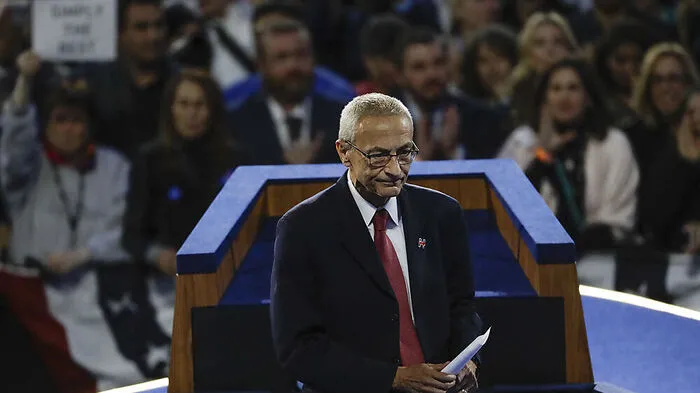 Hillary Clintons Wahlkampfleiter John Podesta trat am Ende eines langen Wahltages (amerikanische Zeit) vor die Anhänger der demokratischen Kandidaten,...