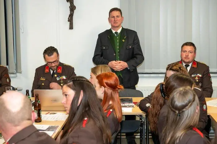 Zu 54 Einsätzen mussten die Frauen und Männer ausrücken, was aber im Vergleich zu den Vorjahren ein Langzeittief an Einsätzen bedeutet. Die Einsatztätigkeiten gliederten sich in 37 technische Einsätze und 17 Brandeinsätze, bei denen insgesamt 779 Einsatzstunden geleistet wurden.