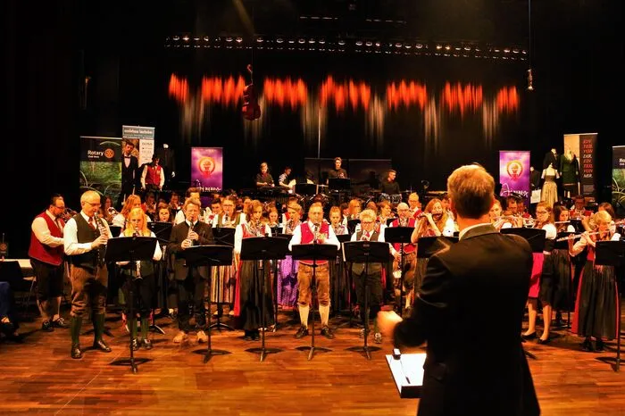 Zum offiziellen Start des Balls wurden die Gäste musikalisch von der Stadtkapelle Weiz herzlich begrüßt.