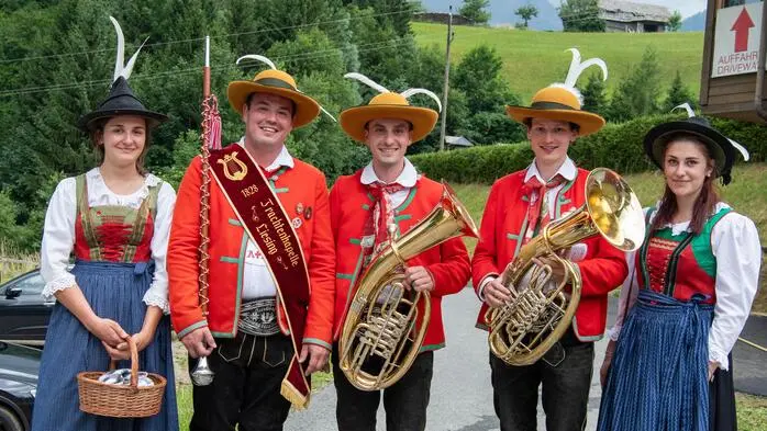 15 Kapellen aus dem Bezirk Hermagor folgten der Einladung zum 65. Blasmusikertreffen nach Liesing im Lesachtal: Belinda Stöffler, Andreas Mascher, David Lanner, Daniel Mascher und Jasmin Guggenberger