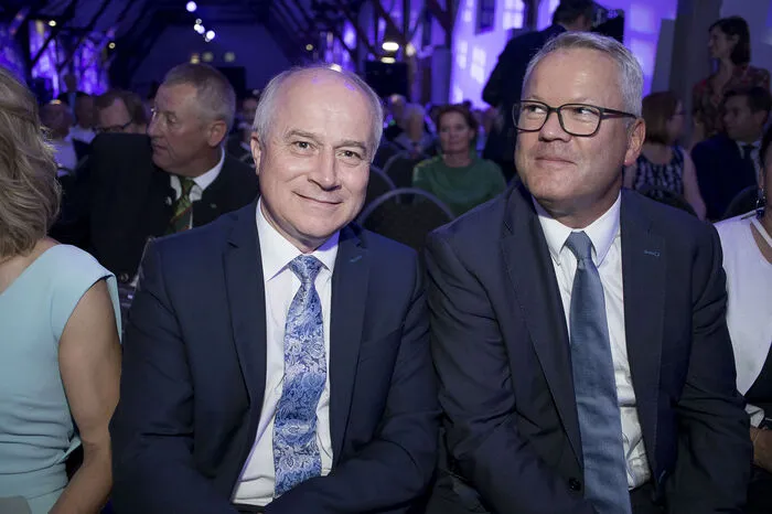 Landesrat Hans Seitinger mit Voestalpine-Vorstand Franz Kainersdorfer