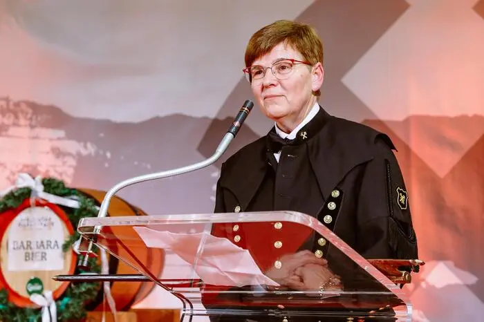 Unter den Anwesenden befanden sich auch zahlreiche Ehrengäste, darunter Landeshauptmann-Stellvertreter Anton Lang, der ehemalige Landeshauptmann Hermann Schützenhöfer, die Nationalräte Andreas Kühberger und Franz Jantscher, die Landtagsabgeordneten Helga Ahrer und Marco Triller und weitere Bürgermeister der Region.