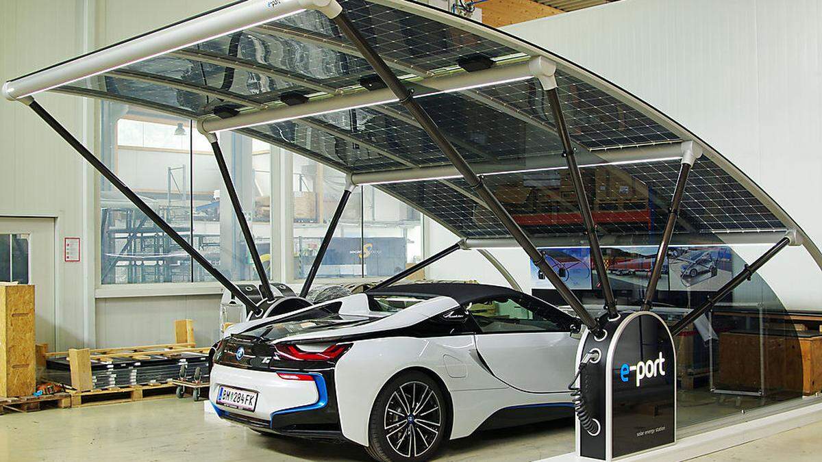 In seinem Betrieb hat Semlitsch ein E-Port aufgebaut – mit einem BMW i8 als Demo-Objekt