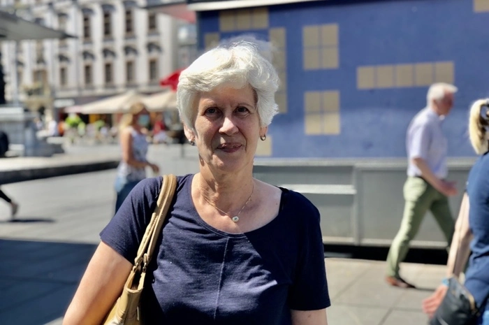 "Mir wäre es lieber, die Maskenpflicht würde noch einige Monate bleiben. Ich trage sie auch nur ungern, aber dennoch fühle ich mich wohler mit als ohne Schutzmaske."