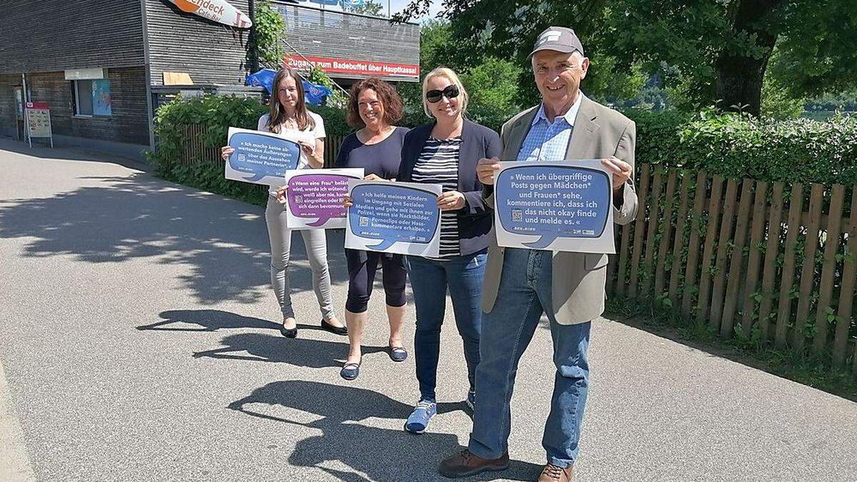 Von rechts: Vizebürgermeister Alois Lach (SPÖ) und Frauenreferentin Daniela Kristof (SPÖ), Eva Krainer vom Mädchenzentrum Klagenfurt  und  Elisabeth Ratschnig von der Frauen- und Familienberatungsstelle WIFF Völkermarkt informieren auf der Seepromenade in St. Kanzian am Klopeiner See