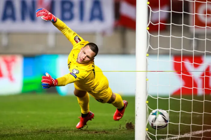 Daniel Bachmann: 3 Obwohl der Goalie bei Watford auf dem Abstellgleis steht, bekam er das Vertrauen geschenkt. Blieb bei einem Haken gegen Dabbur cool und war bei den Gegentoren machtlos.
