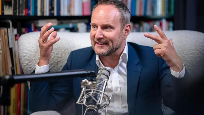 Matthias Strolz nimmt sich in seinem Buch „Homo Universus“ die ganz große Frage vor: Wie wird sich die Menschheit verändern? 