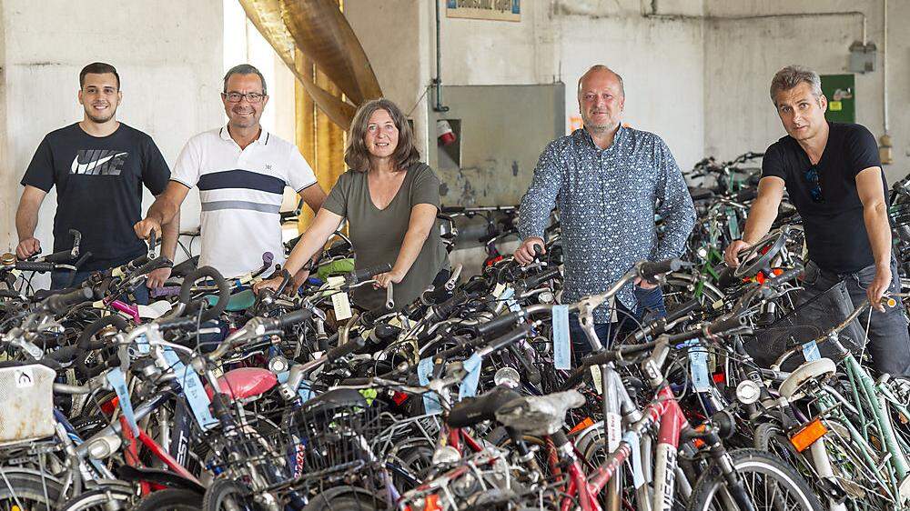 Allein 700 Schrotträder hat die Holding Graz heuer schon eingesammelt