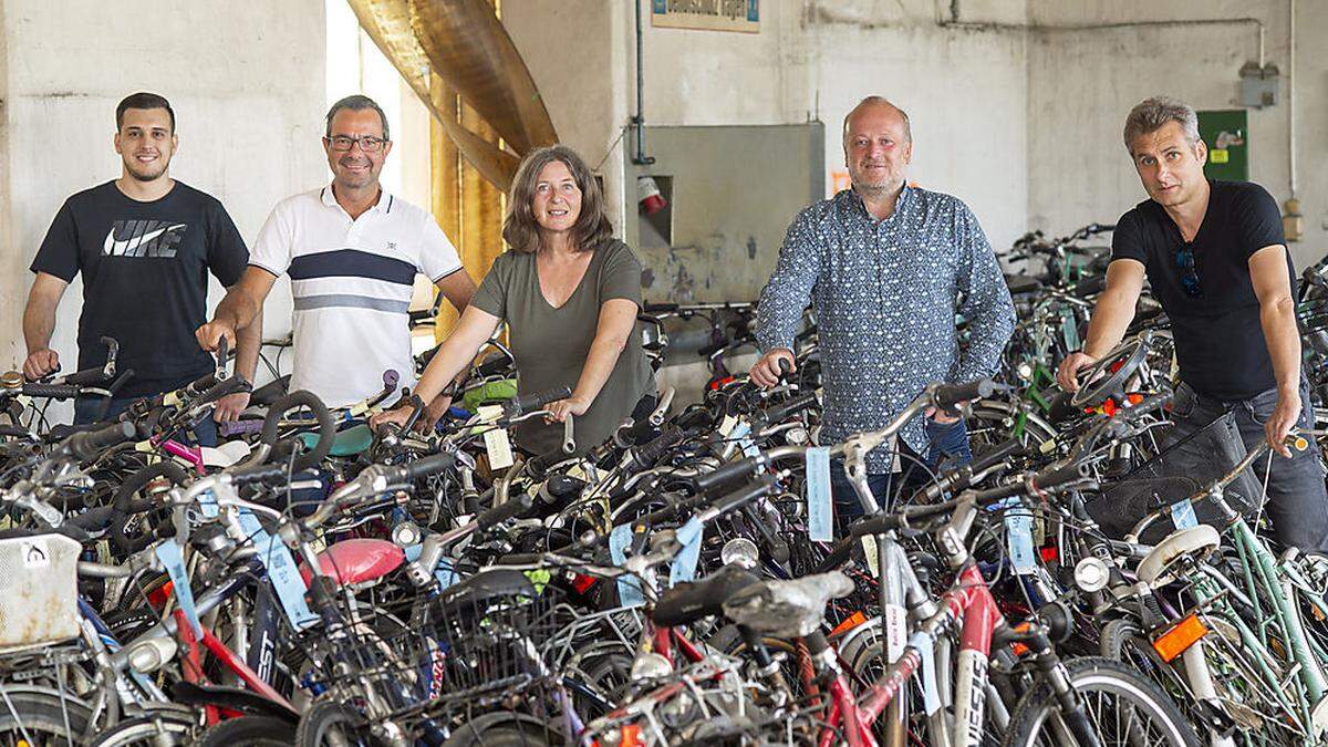 Allein 700 Schrotträder hat die Holding Graz heuer schon eingesammelt