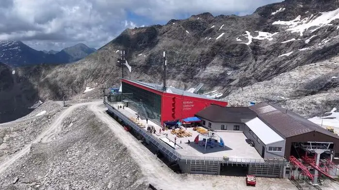 Die Terrasse der Bergstation wird am 16. August zur Kirchtagstanzfläche