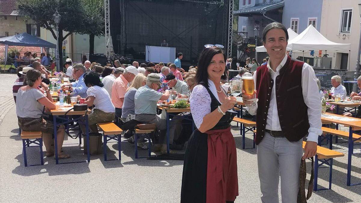 Kulturkoordinator Michael Wasserfaller und Vize-Bürgermeisterin Doris Hofstätter freuten sich über die positive Bilanz des ersten &quot;Altstadt Sommer Festivals&quot; 