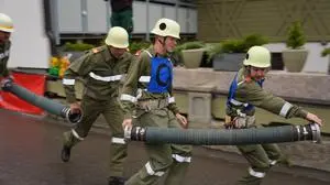 Beim großen Staffellauf, dem "Lauffeuer 122", zeigten 500 Feuerwehrleute ihr Können