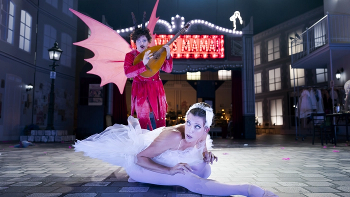 Nikita Ivasechko als Mephisto, mit Tänzerin Helen Clare Kinney