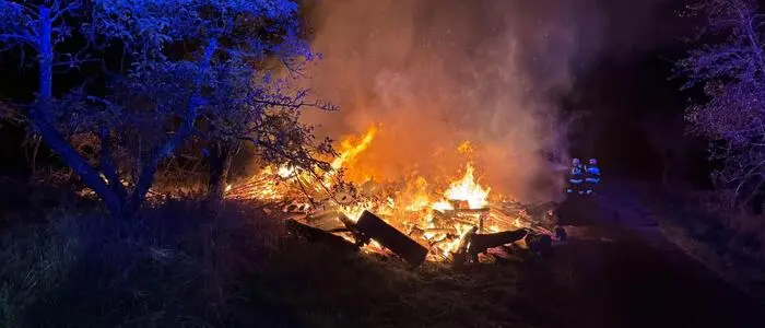 50 Feuerwehrleute waren in der Nacht von Mittwoch auf Donnerstag bei einem Brand in Egelsdorf bei Sinabelkirchen im Einsatz