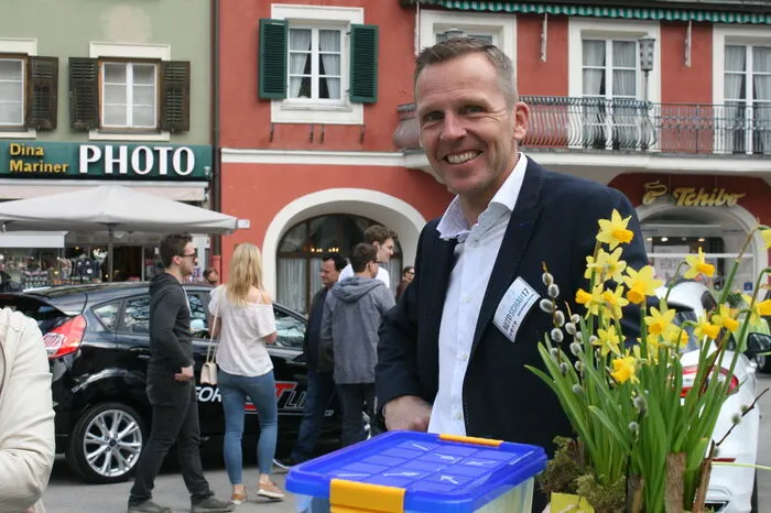 Anton Thum, der Sprecher der Osttiroler Autohändler, stand Interessierten Rede und Antwort