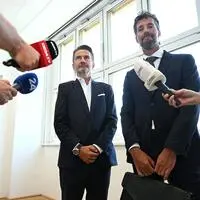 Ex-ORF-Generaldirektor Roland Weißmann und Anwalt Oliver Scherbaum im August des Jahres bei einem Prozess am Arbeitsgericht