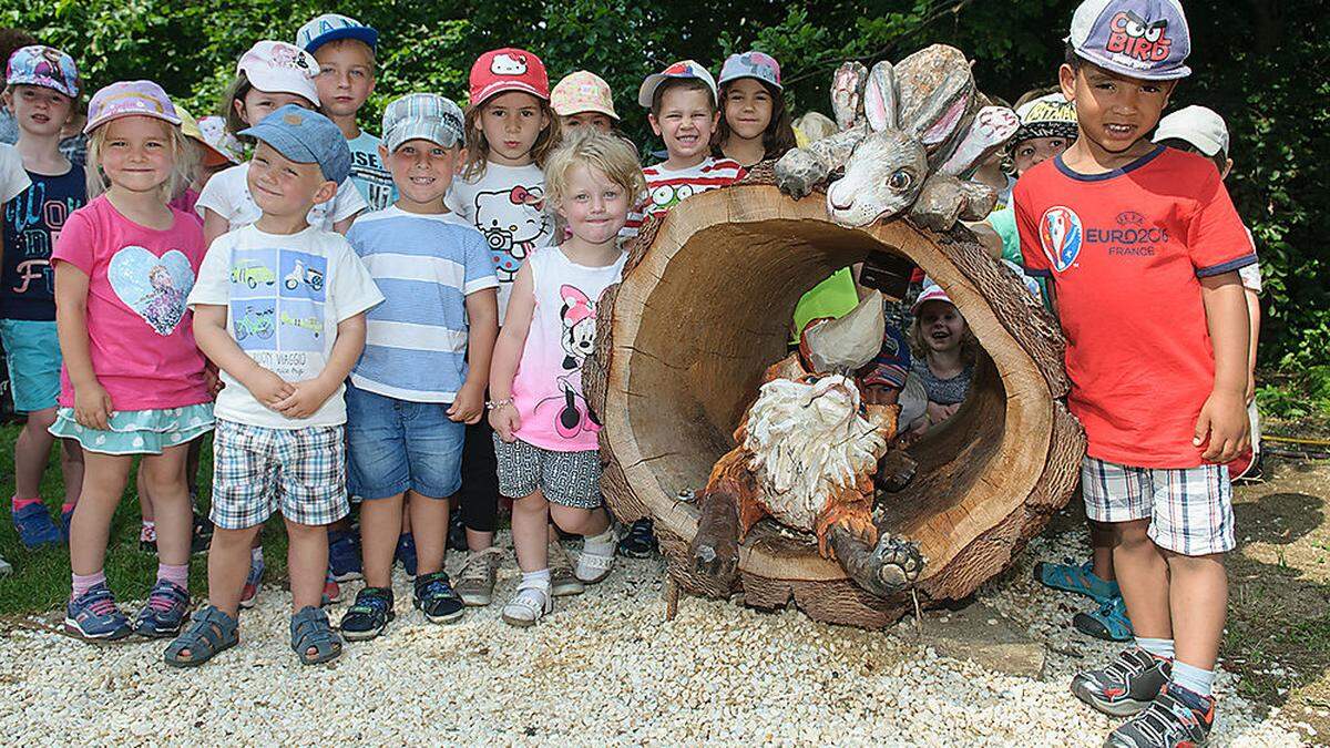 Die Kinder haben auf der „Fuchsfährte“ sichtlich Spaß