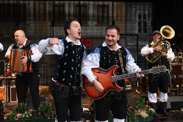 "Ti, ti, ti, ti, ti..." und alle sangen mit bei dem Hit von Modrijani, der Oberkrainer-Kultband aus Slowenien. 