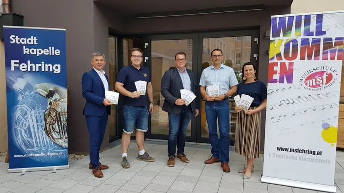 Durch den Eingang kommt man ins Foyer, das auch als Empfangsraum für den "Kleinen Kultursaal" dient